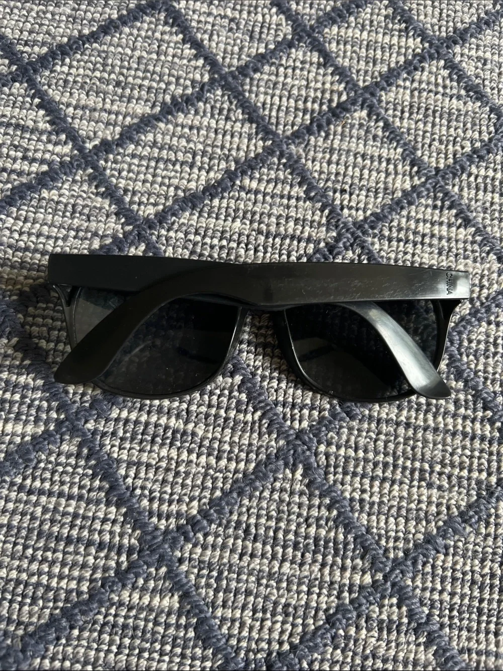 N/A stylish black